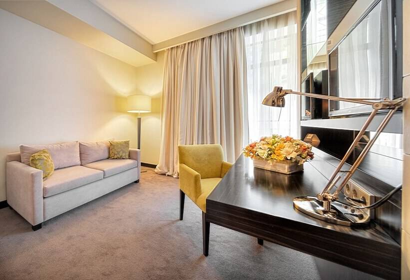 اتاق پریمیوم با بالکن, Crowne Plaza   Borjomi, An Ihg