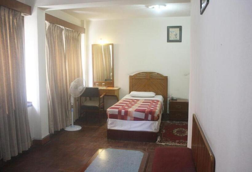 اتاق استاندارد یک نفره, Earth House