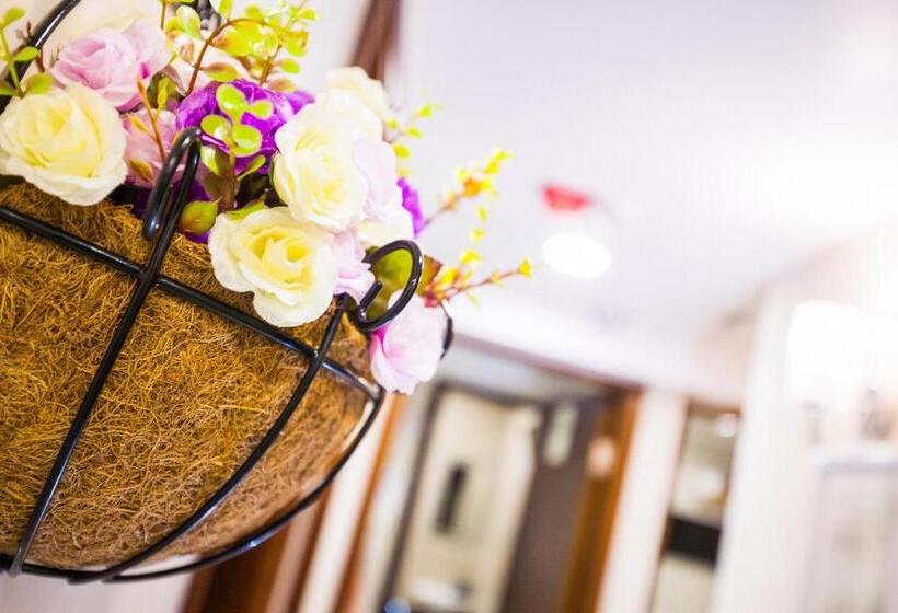 اتاق خانوادگی, Joyous Guest House