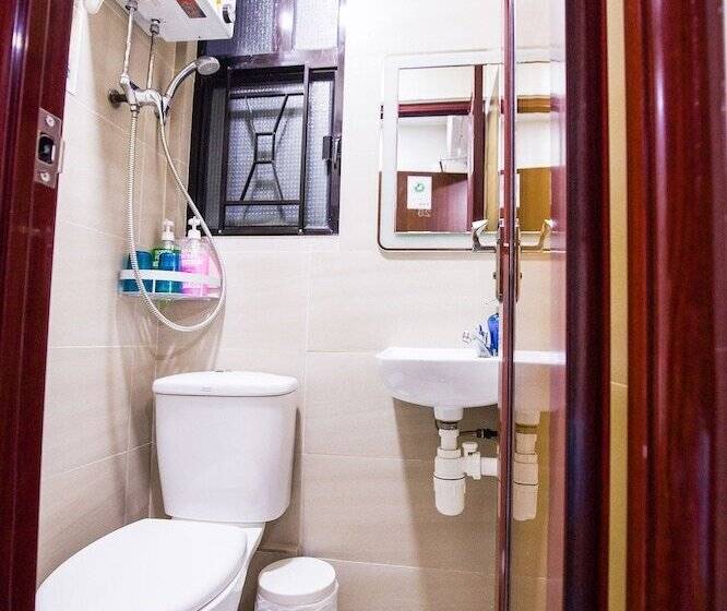 اتاق استاندارد سه نفره, Joyous Guest House