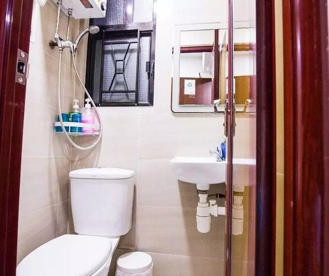 اتاق استاندارد سه نفره, Joyous Guest House