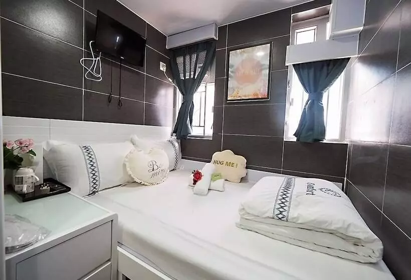 اتاق استاندارد سه نفره, Joyous Guest House