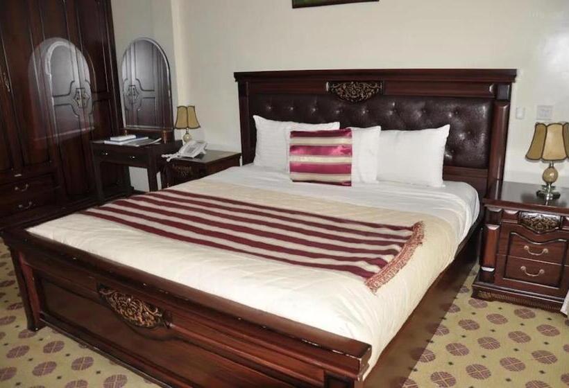 اتاق لوکس, Karisimbi