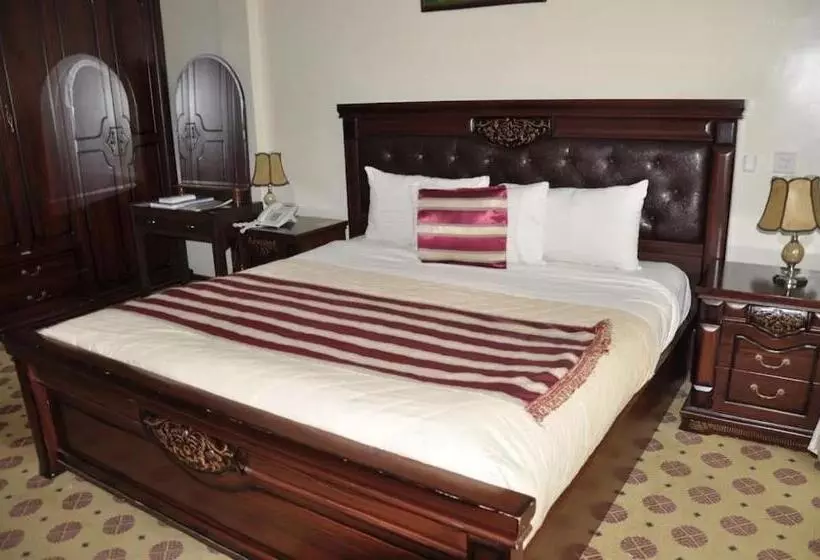 اتاق لوکس, Karisimbi