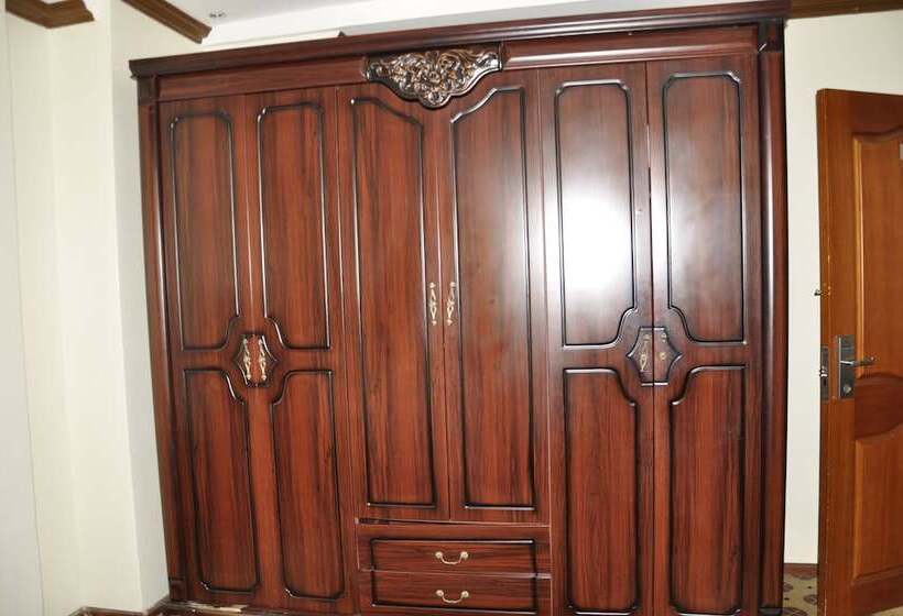 اتاق لوکس, Karisimbi