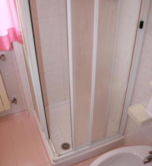 エコノミールーム, La Perla