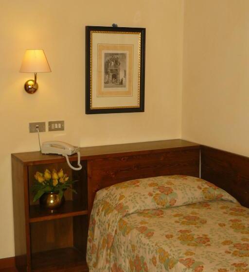 标准单人间, La Rocca