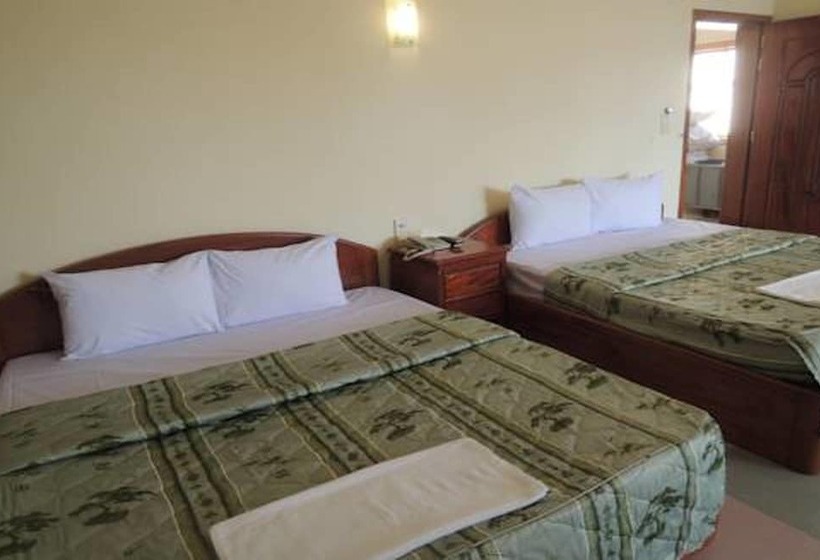 חדר דלוקס, M H