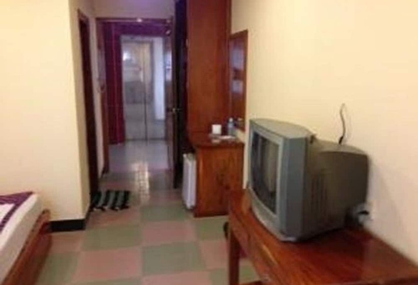 חדר דלוקס, M H