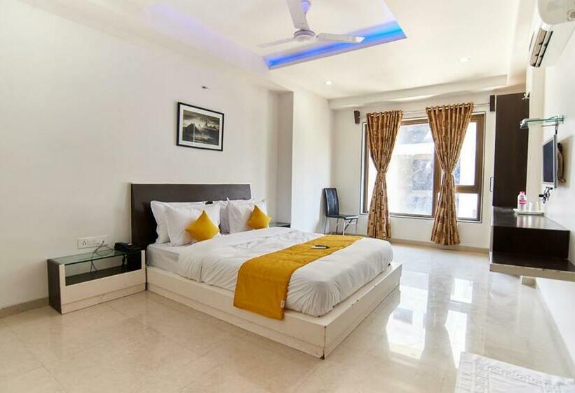 Camera Executive, Sai Bansi