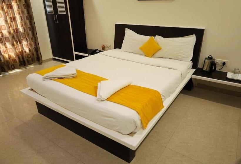 Camera Executive, Sai Bansi