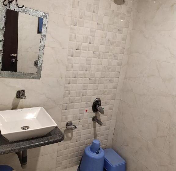 Tripla Executive, Sai Bansi