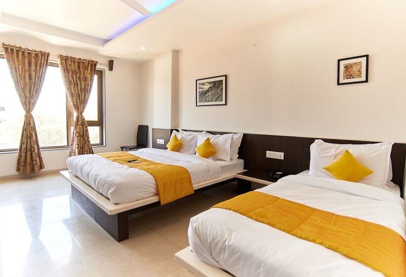 Camera Executive, Sai Bansi