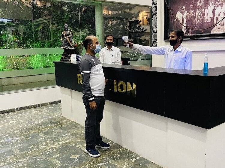 Camera Executive, Sai Bansi