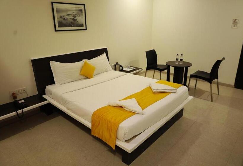 Camera Executive, Sai Bansi