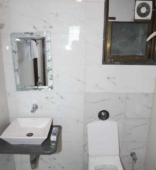 Camera Executive, Sai Bansi