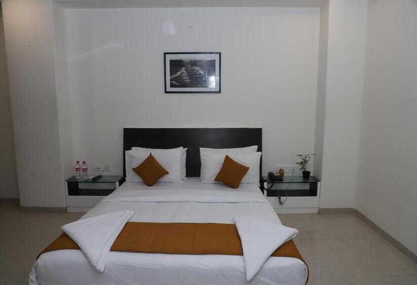 Camera Executive, Sai Bansi