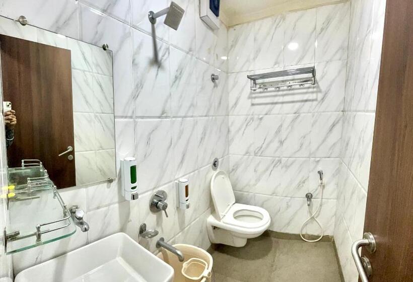 Cameră Deluxe, Sai Chhatra