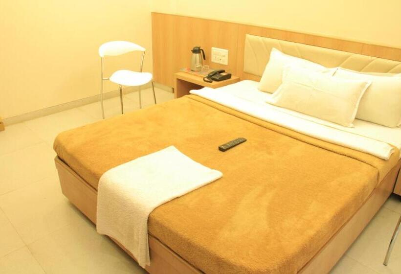 Deluxe Driepersoonskamer, Sai Gurusthan