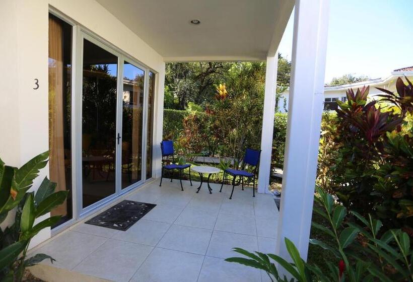 חדר דלוקס, The Hideaway