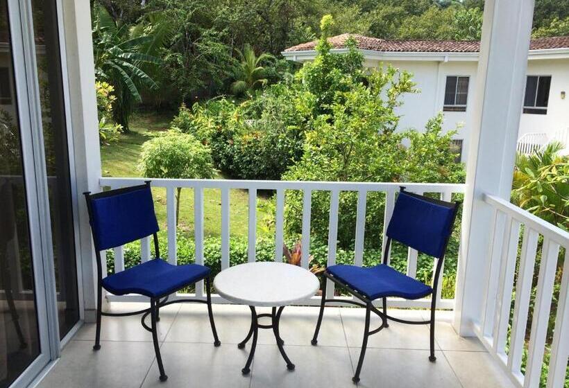 חדר דלוקס, The Hideaway