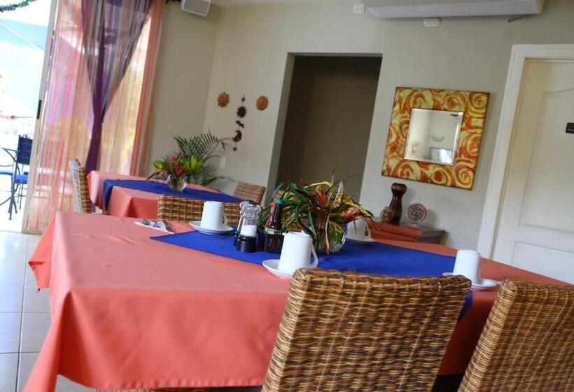 חדר דחוקס עם מיטת קינג, The Hideaway