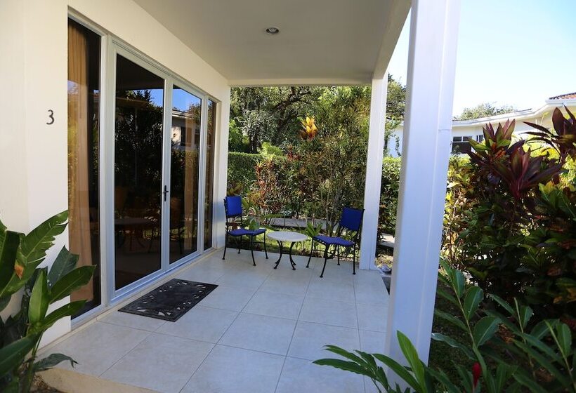 חדר דחוקס עם מיטת קינג, The Hideaway