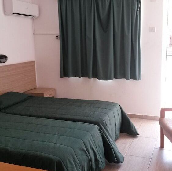 스탠다드 스튜디오, Pavlinia Hotel Apartments