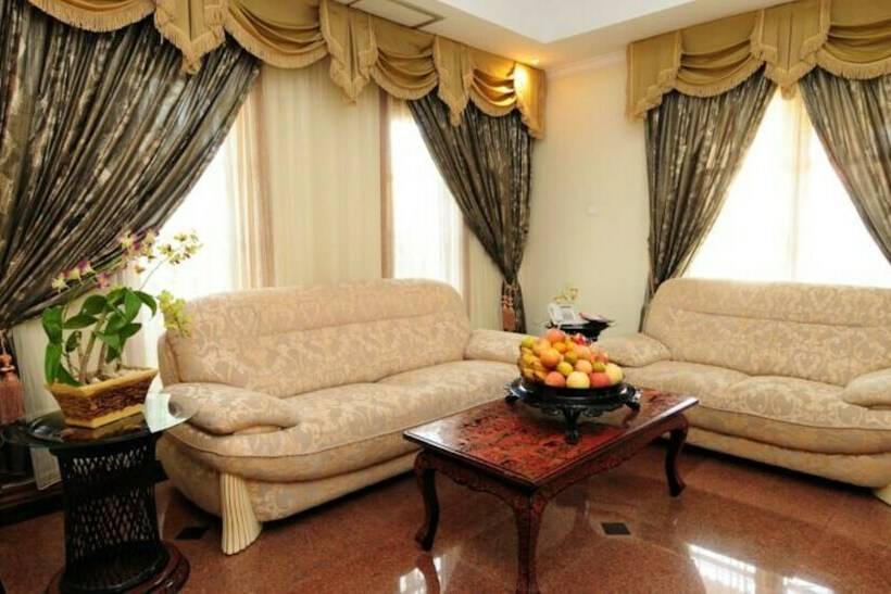 سوییت, The Hotel Myat Taw Win