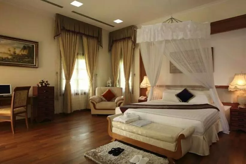 سوییت, The Hotel Myat Taw Win