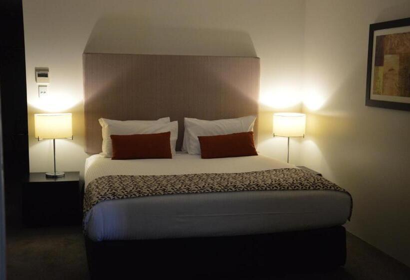 1 Bedroom Penthouse Apartment, Cbd Executive Apartments