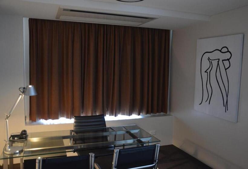 1 Bedroom Penthouse Apartment, Cbd Executive Apartments
