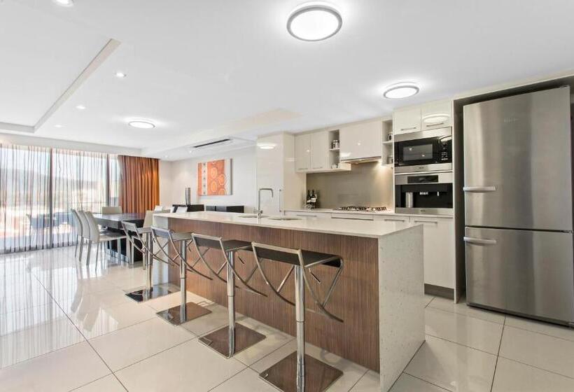 1 Bedroom Penthouse Apartment, Cbd Executive Apartments