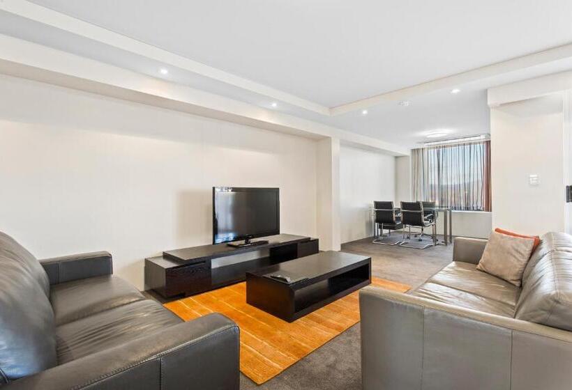 1 Bedroom Penthouse Apartment, Cbd Executive Apartments