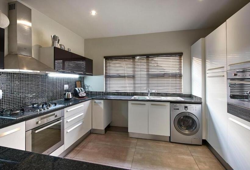 آپارتمان 1 خوابه با بالکن, Dynasty Forest Sandown Serviced Apartments & Self Catering