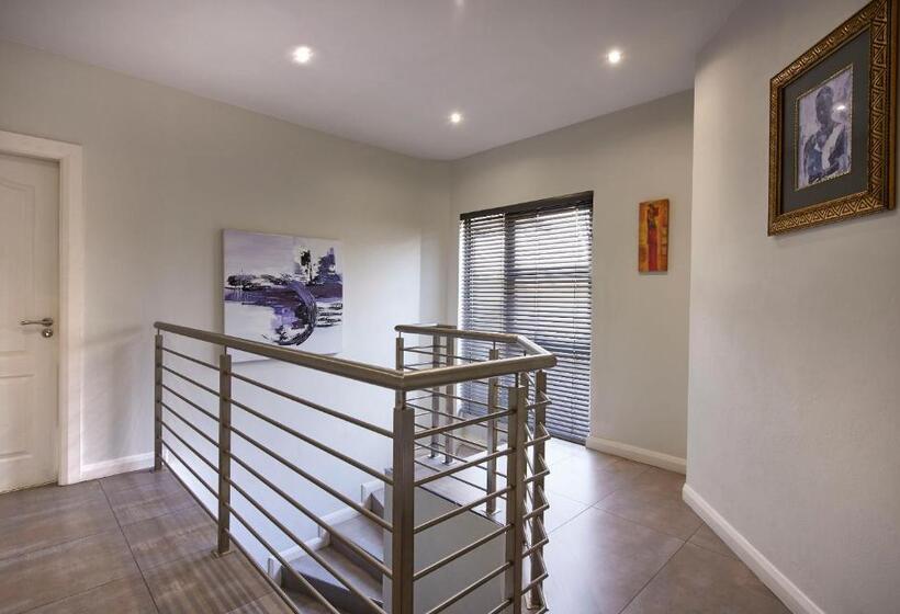 آپارتمان 1 خوابه با بالکن, Dynasty Forest Sandown Serviced Apartments & Self Catering