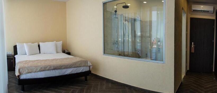 اتاق استاندارد با چشم‌انداز استخر, Boutique Hotel Portofino