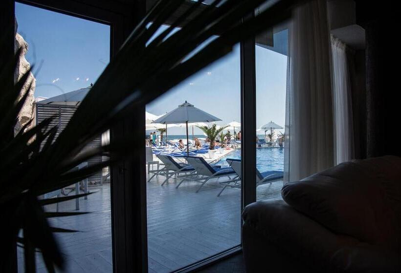 اتاق استاندارد با چشمانداز استخر, Boutique Hotel Portofino