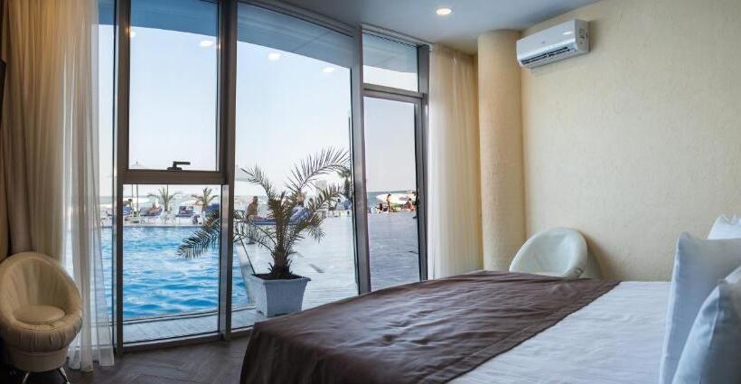 اتاق استاندارد با چشمانداز استخر, Boutique Hotel Portofino