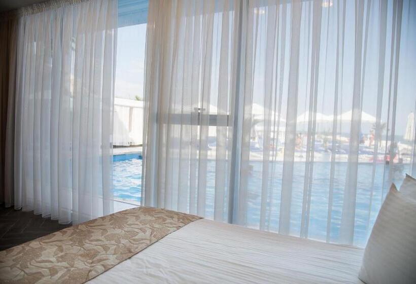 اتاق استاندارد با چشم‌انداز استخر, Boutique Hotel Portofino