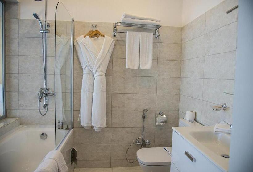 اتاق استاندارد با چشمانداز استخر, Boutique Hotel Portofino