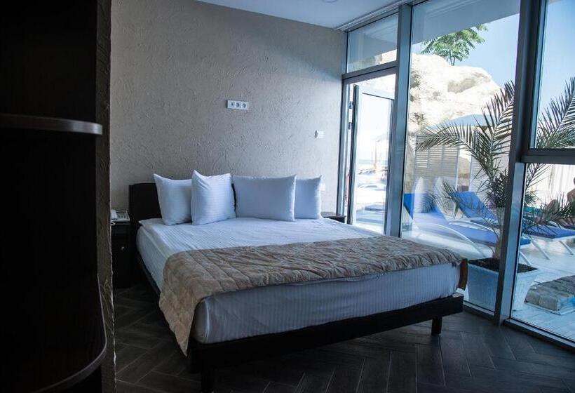 اتاق استاندارد با چشمانداز استخر, Boutique Hotel Portofino