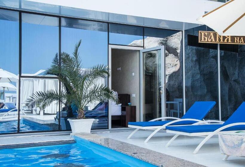 اتاق استاندارد با چشم‌انداز استخر, Boutique Hotel Portofino