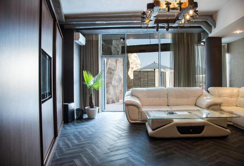 سوییت خانوادگی, Boutique Hotel Portofino