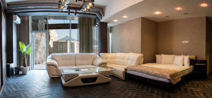 سوییت خانوادگی, Boutique Hotel Portofino