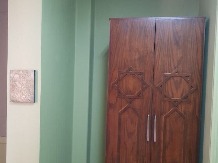 اتاق استاندارد با سرویس بهداشتی مشترک, Downtown Inn