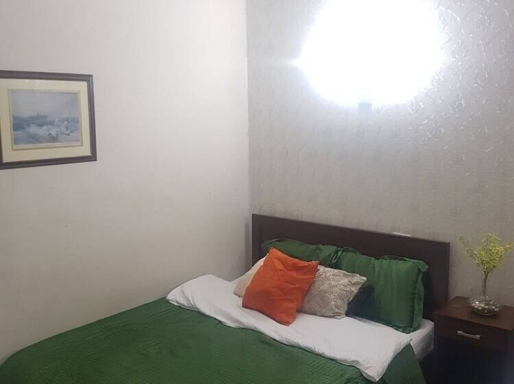 اتاق استاندارد سه نفره, Downtown Inn