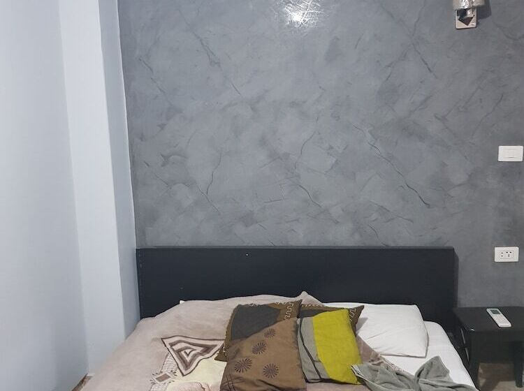 اتاق استاندارد, Downtown Inn