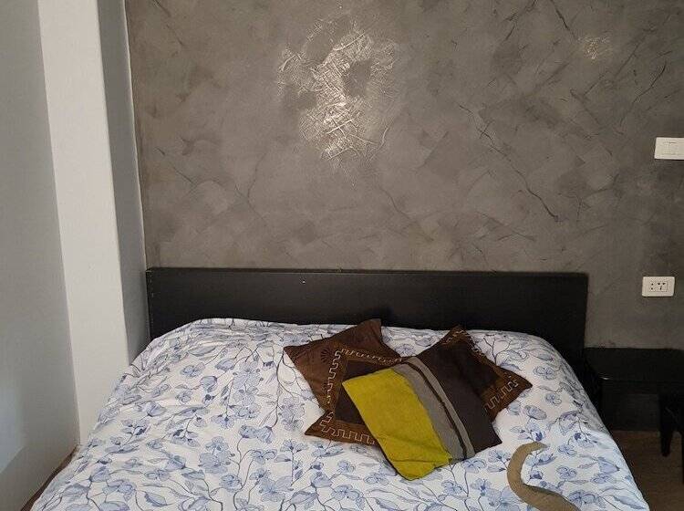 اتاق استاندارد, Downtown Inn