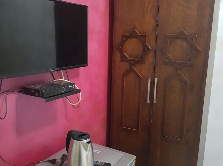 اتاق استاندارد, Downtown Inn